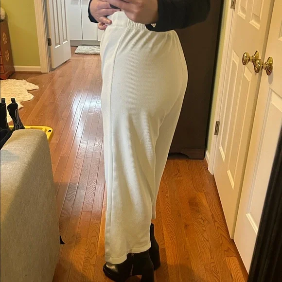 Adrianna Papell Cream Cropped Pants - Picture 2 of 4